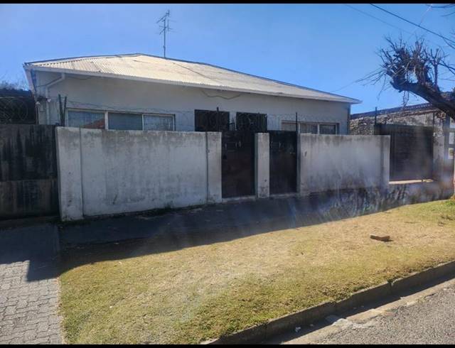 8 BEDROOM HOUSE FOR SALE IN FOREST HILL